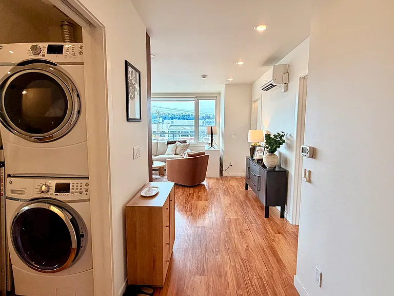 2351 Franklin Ave E #202 — Photo 22