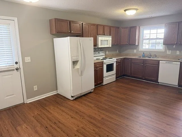 410 Lee St — Photo 3