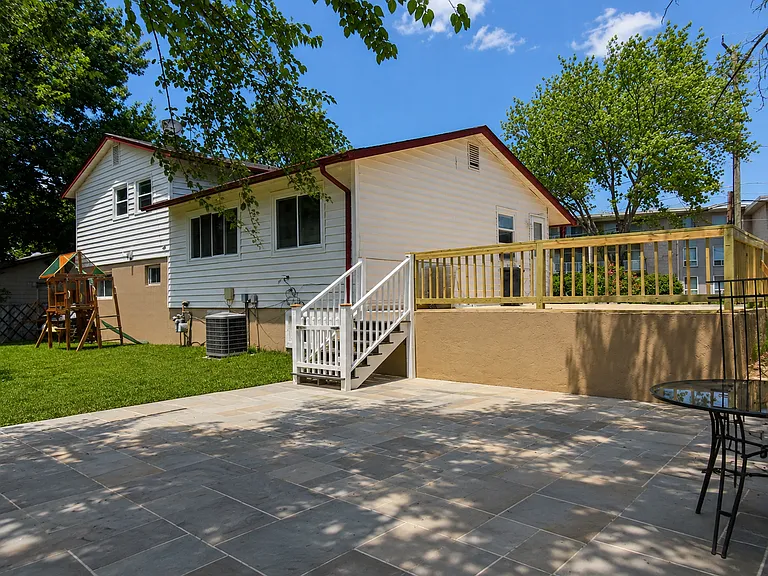 6503 Oak St — Photo 3