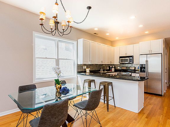 5th image of 3752 N Clifton Ave #3
