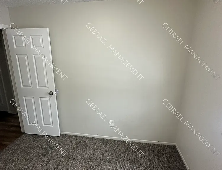 4430 E Mount Morris Rd — Photo 8