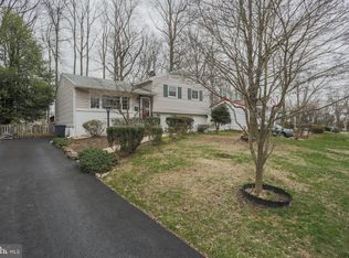 907 Cottage St SW, Vienna, VA 22180