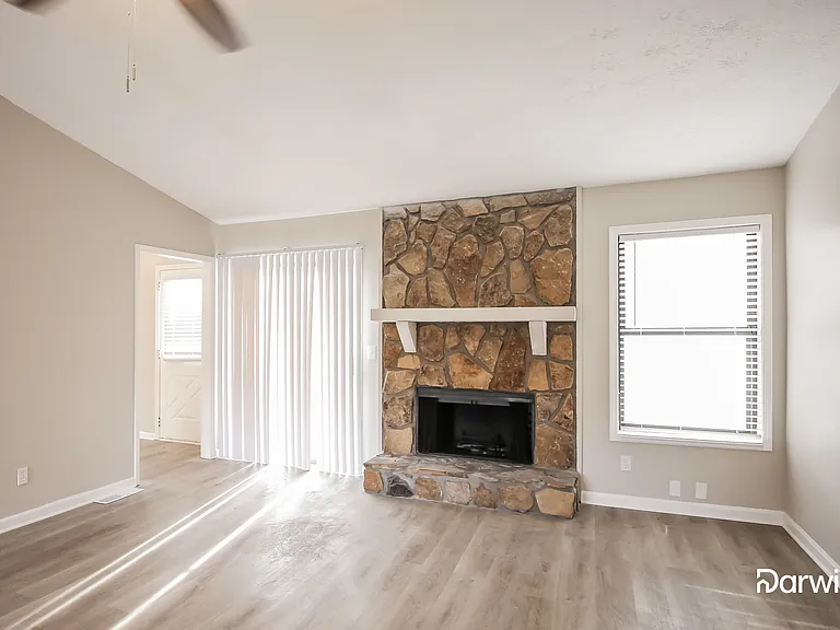 1181 Norfolk Dr NW — Photo 4