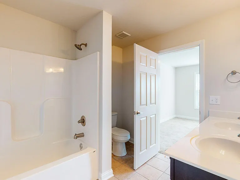 547 Claire Pl #547 — Photo 3