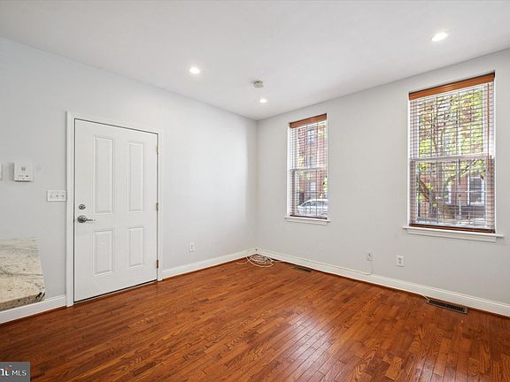 3rd image of 1759 Frankford Ave #4