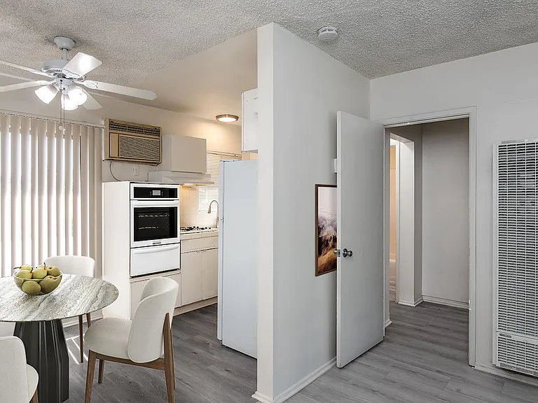 550 N Catalina Ave #5 — Photo 2