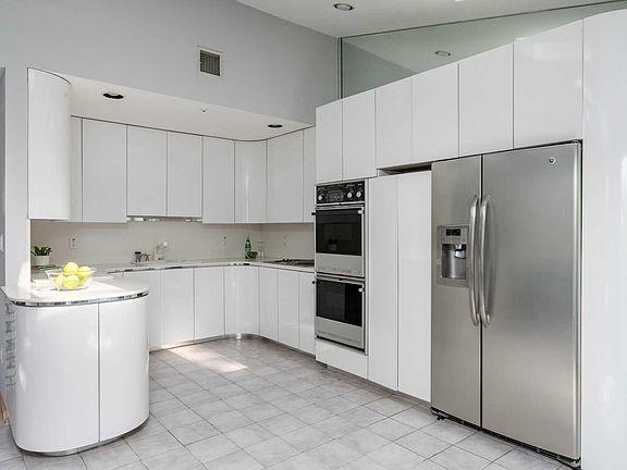 5th image of 25 Darewood Ln