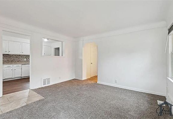 5th image of 930 London Ave
