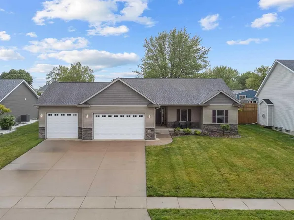 510 W Pinehurst Dr, Eldridge, IA 52748