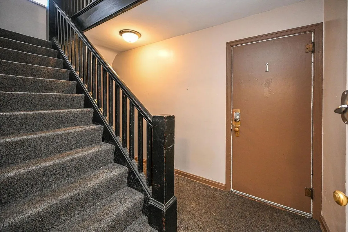 Building Photo - 2361 Ravine St #5