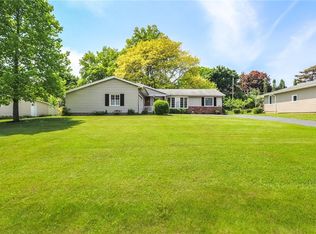 95 Winston Dr, Rochester, NY 14626