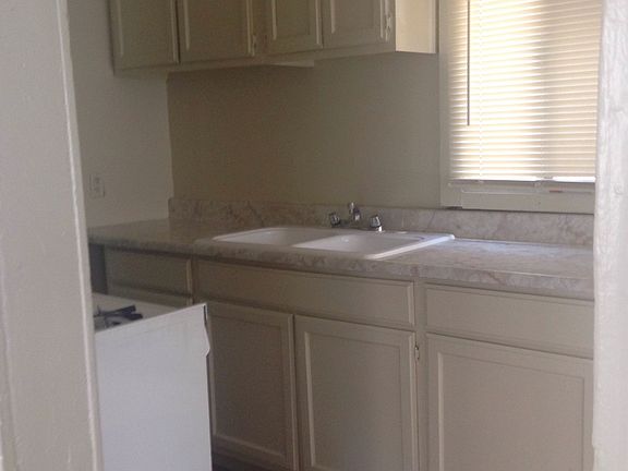 2nd image of 861 W Manchester Ave APT 4