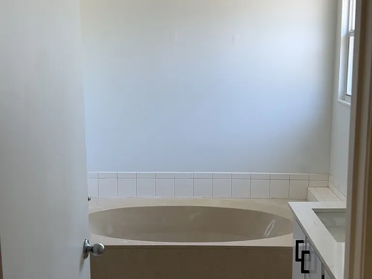 4021 SW 72nd Dr — Photo 3