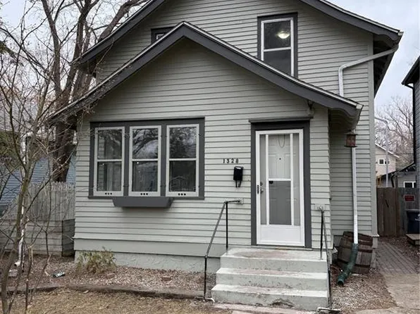 1328 D AVENUE N, Saskatoon, SK S7L 1P3