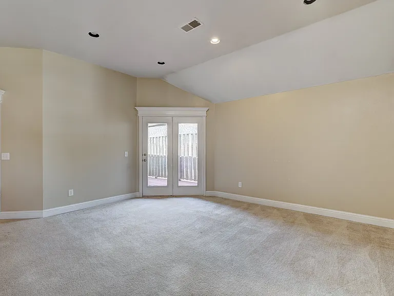 2104 Del Simmons Dr — Photo 10