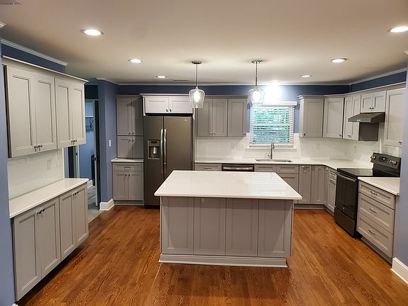 3rd image of 4419 Castleton Rd