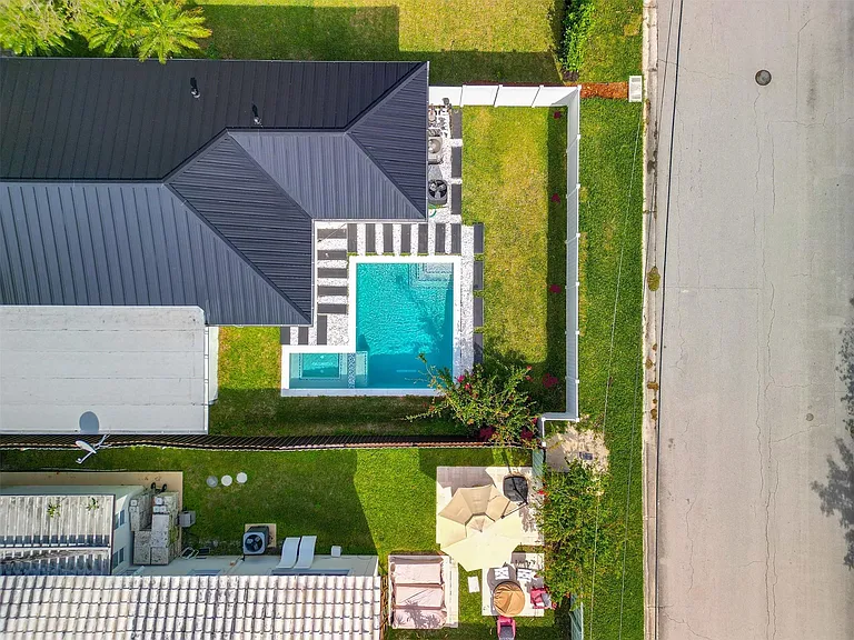 1100 Buchanan St — Photo 16