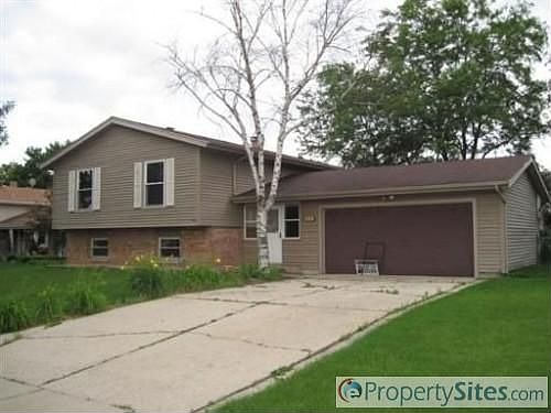 2nd image of 978 Camelot Dr