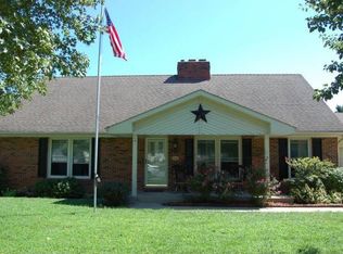 509 Country Club Rd, Lexington, MO 64067