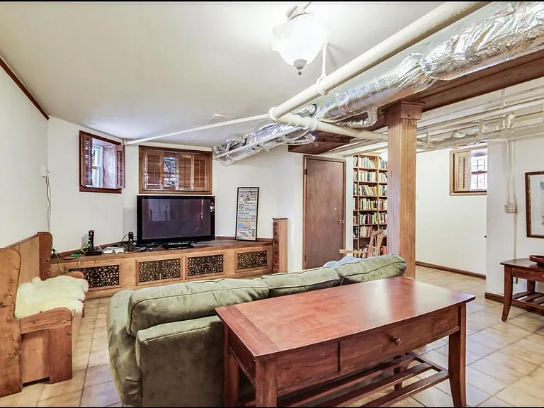 940 W Cuyler Ave #G — Photo 8