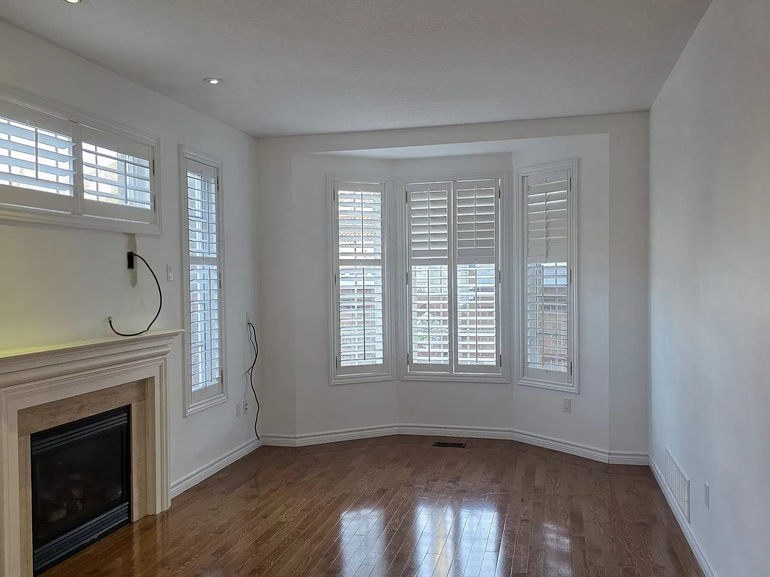 5 bed, $3,500 — Photo 2