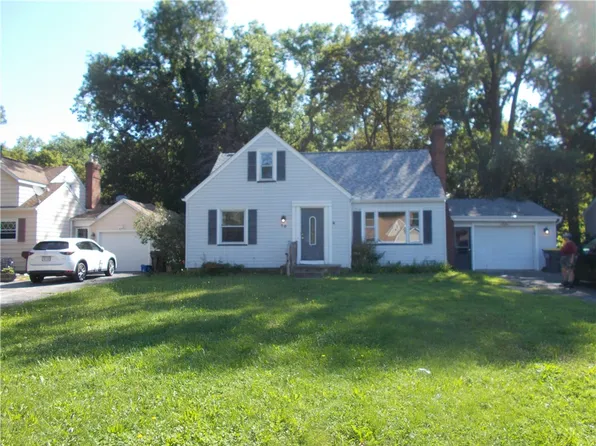 70 Woodhill Dr, Rochester, NY 14616
