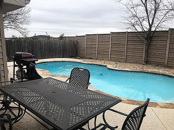 5th image of 204 High Meadow Dr