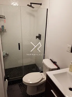 Rented by Yaffa Realty LLC | media 16