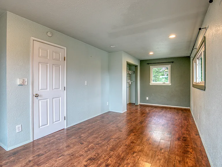 Beacon Hill Dr — Photo 11
