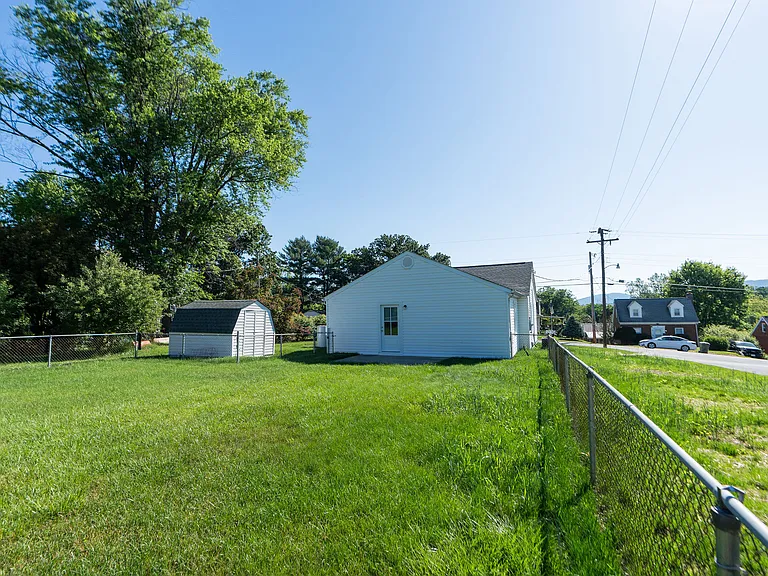 144 River Rd — Photo 35
