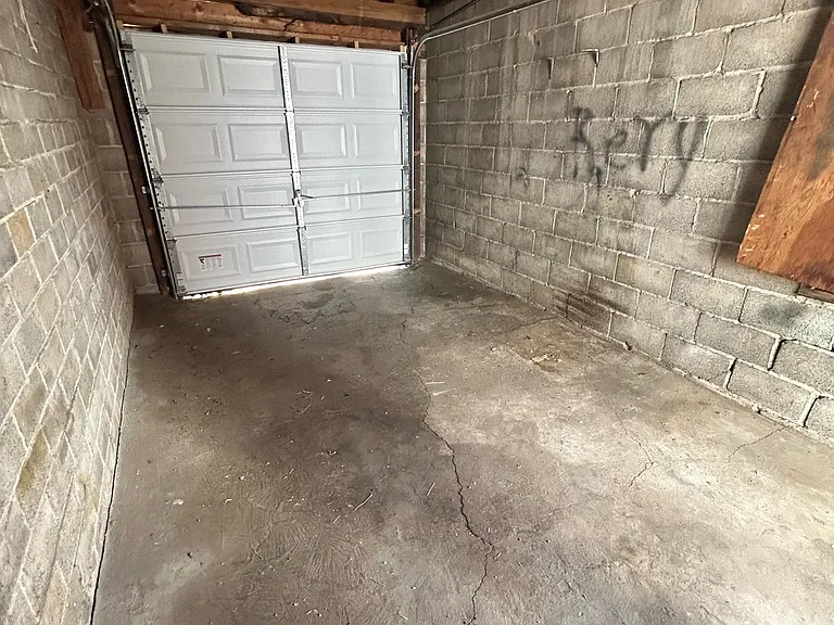 714 W Poplar St — Photo 4