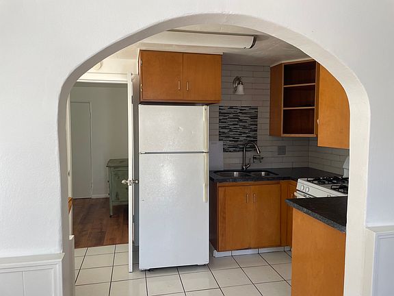 4th image of 222 Pacific St #222