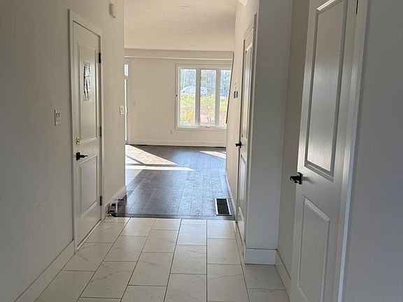 5th image of 27 Christopher Ct