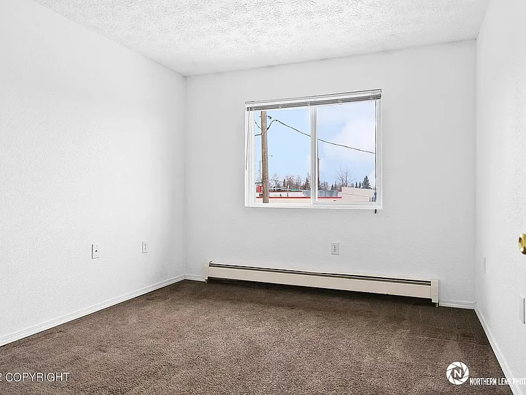 528 State St — Photo 12