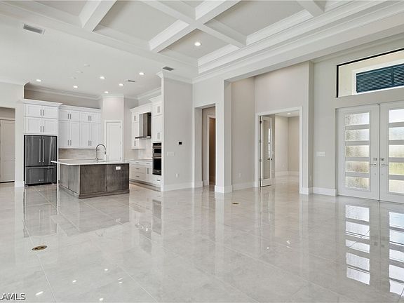 5th image of 114 SW 52nd St