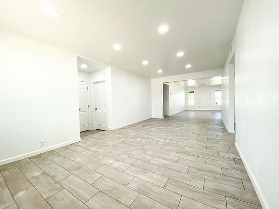 5th image of 3656 S Bronson Ln