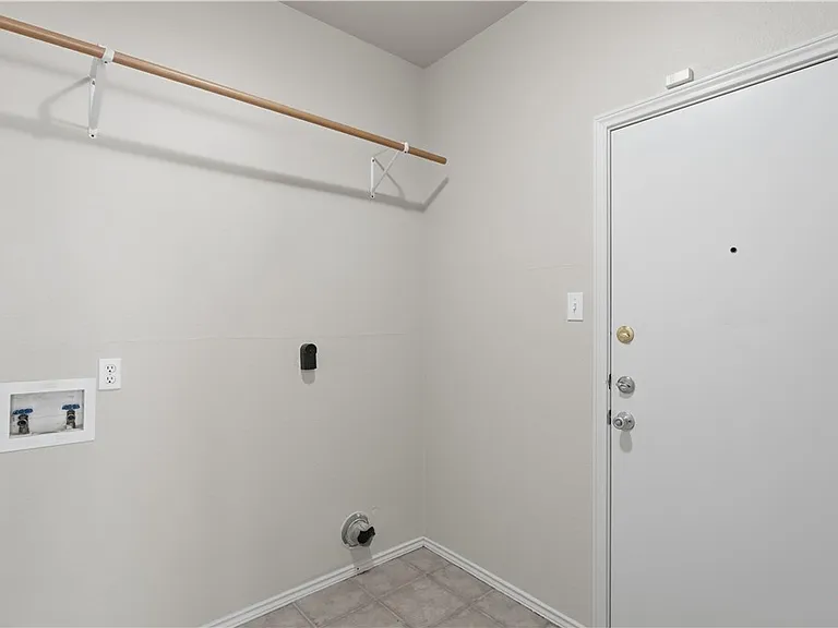 821 Benning — Photo 31