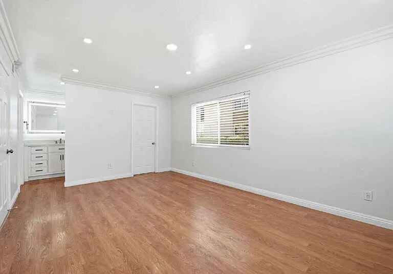 633 R Ave #35 — Photo 10