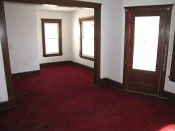 4th image of 8111 Linwood Ave
