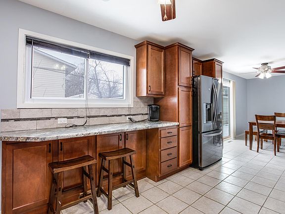 5th image of 17 E Schubert Ave