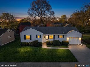 42 Aitchison Dr, New London, CT 06320