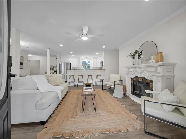 443 Pinewood Dr, Virginia Beach, VA 23451