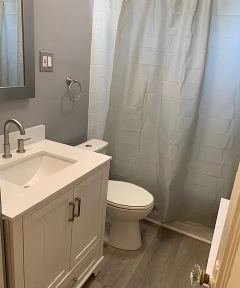 SECOND FLOOR BATHROOM