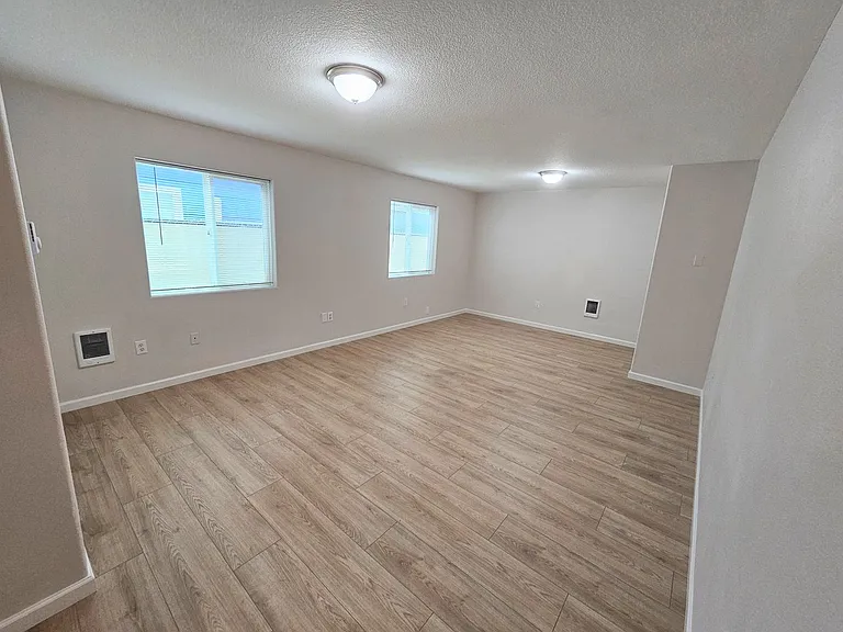 9833 N Lombard St — Photo 5