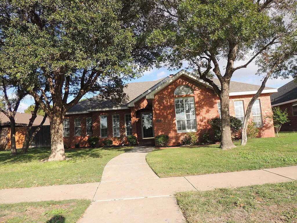 3 bed, 2.0 bath, 2257 sqft, $2,950 — Photo 1