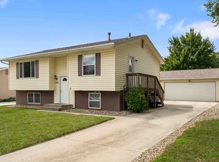 1016 Fleur Dr, Waterloo, IA 50701