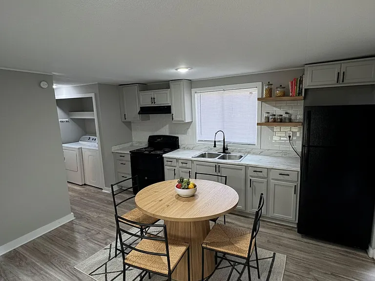 99 Halls Pl — Photo 1