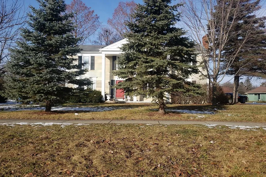 5830 Farmington Rd photo 1