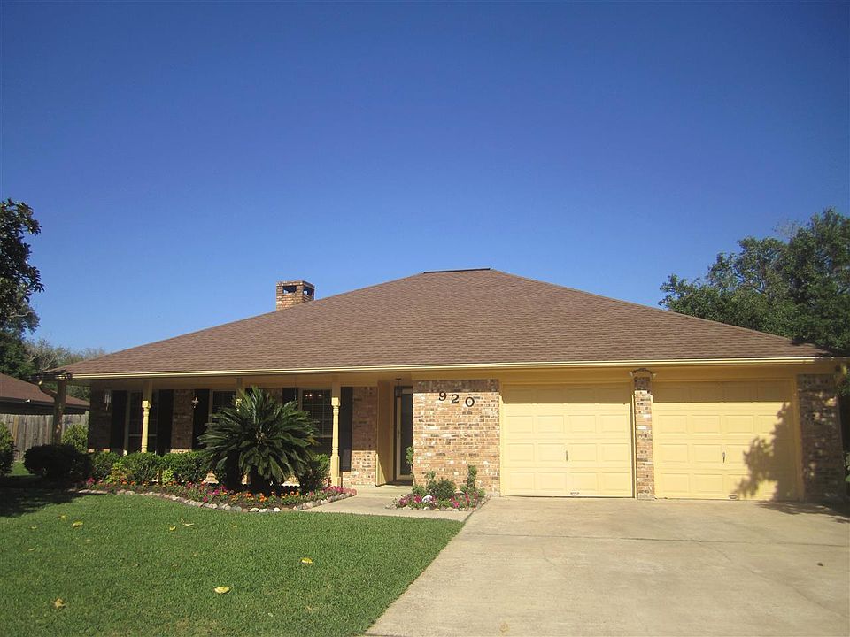 1st image of 920 Shakespeare Dr