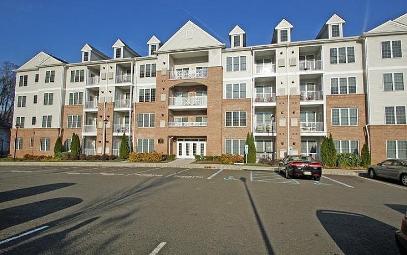 2nd image of 2211 Ramapo Ct